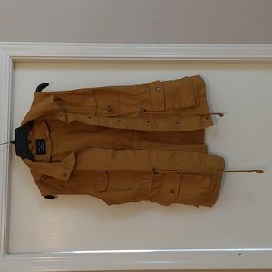 Short sleeve light coat.